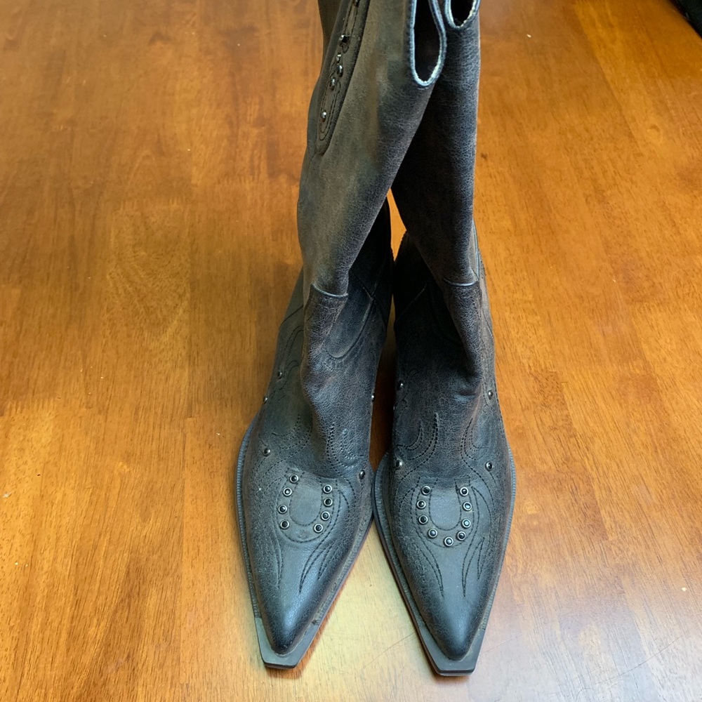 pointed toe, cowgirl boots